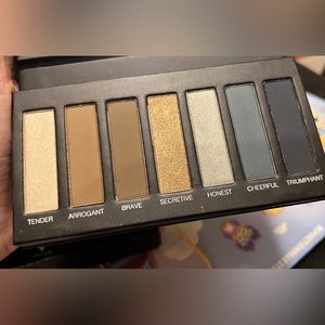 Younique Eyeshadow Palette 4